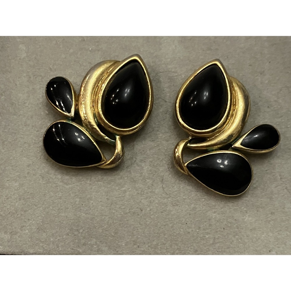 VTG Estate Trifari Swirl Teardrop Gold Tone Triple Black Cabochon Earrings
